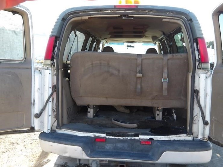 2002-gmc-3500-image-17