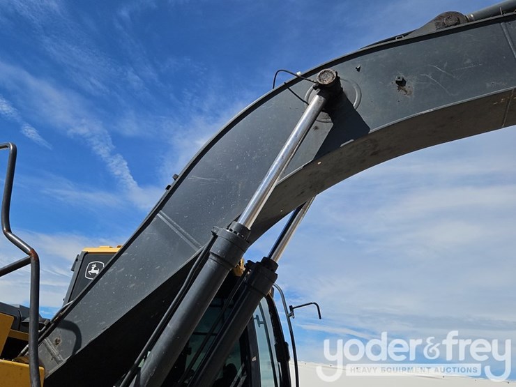 2019-deere-210g-image-15