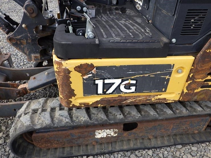2017-deere-17g-image-14