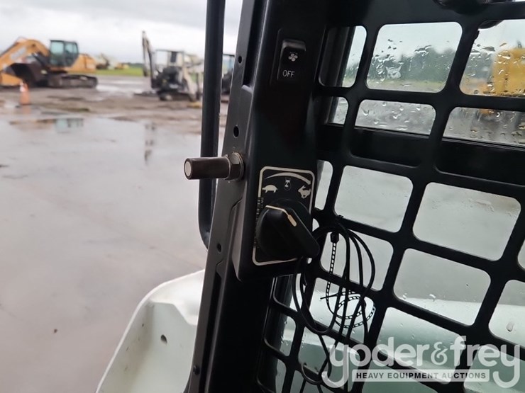 2023-bobcat-t770-image-24