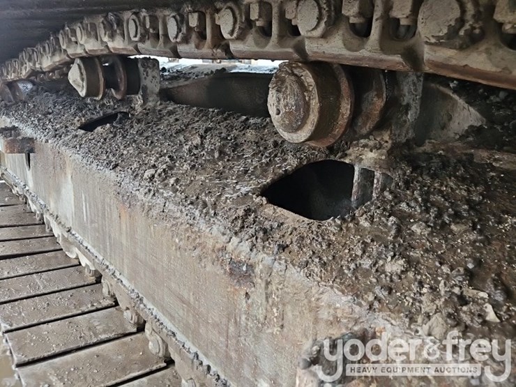 2014-komatsu-pc210-lc-10-image-22