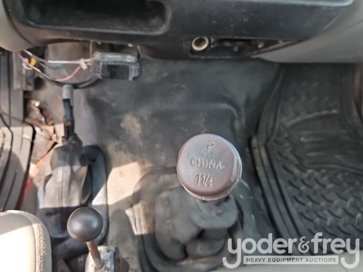 2000-ford-f650-xl-image-25