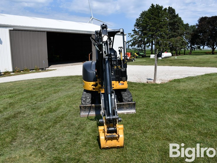 2020-deere-27d-image-2