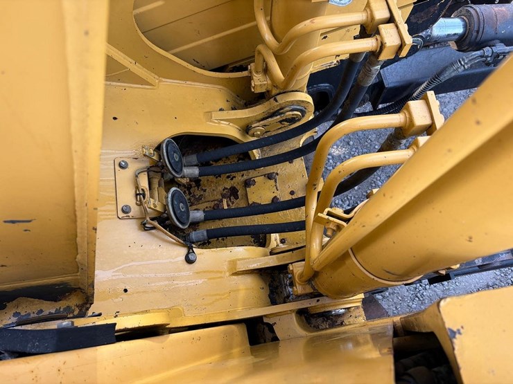 2004-caterpillar-311c-image-33