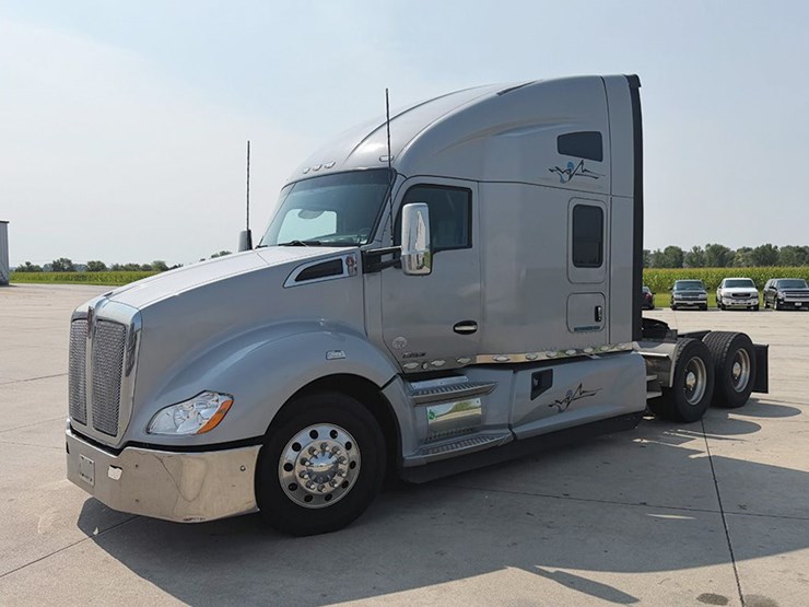 2021-kenworth-t680-image-1