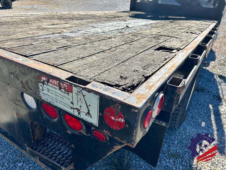 2007-peterbilt-335-image-66
