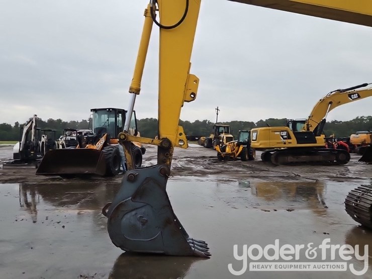 2014-komatsu-pc210-lc-10-image-15