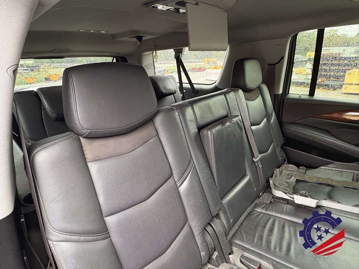 2017-cadillac-escalade-esv-luxury-image-45