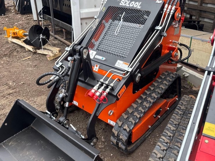 new-sdlool-co-mini-stand-on-skidloader-model-36c-image-2