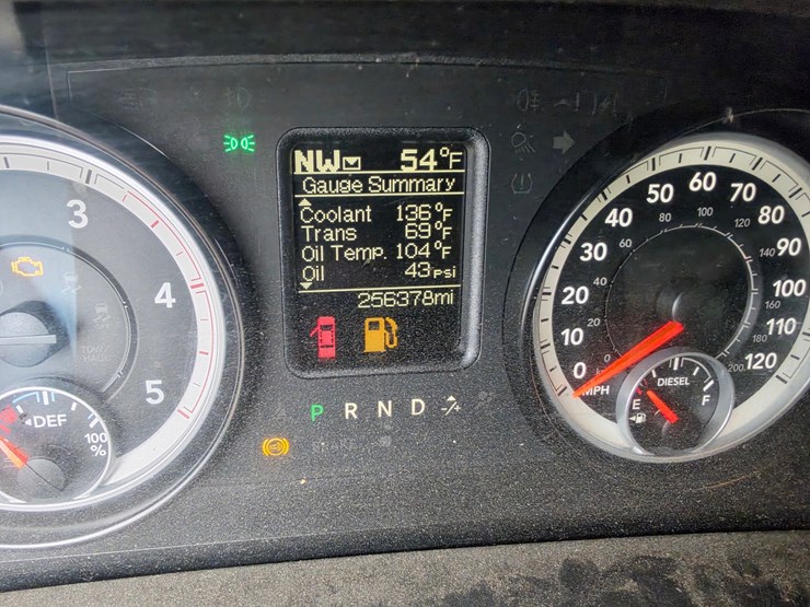2015-dodge-3500-image-25