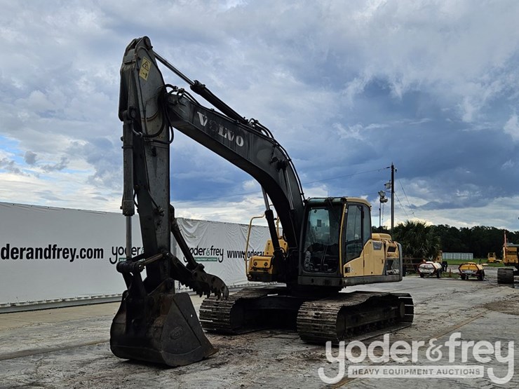 2013-volvo-ec220dl-image-1