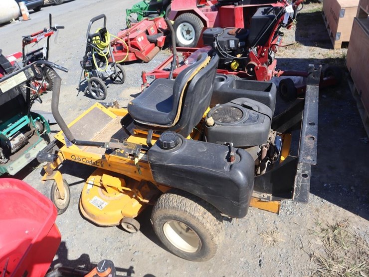 cub-cadet-zero-turn-mower-image-5