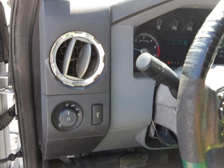 2011-ford-f550-image-26