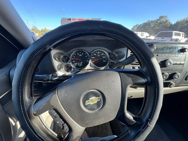 2014-chevrolet-3500-image-39