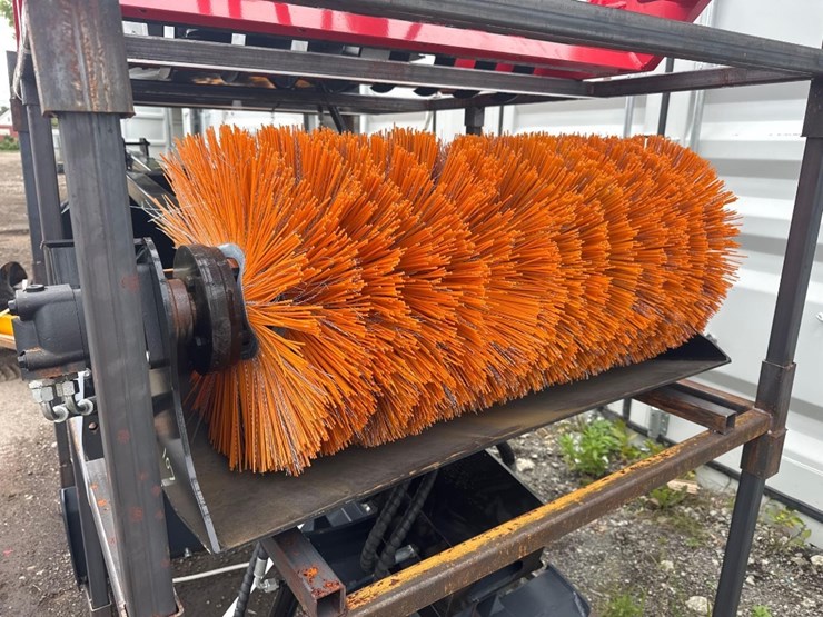 new-giyi-co-mini-stand-on-skidloader-job-broom-attachment-model-qsj-image-3