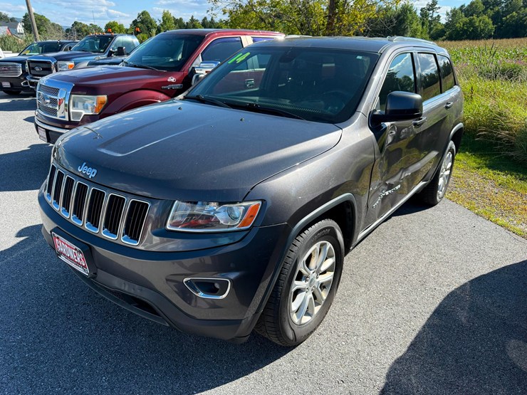 2014-jeep-grand-cherokee-laredo-image-1