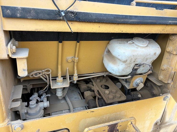 2001-caterpillar-d5c-xl-image-9