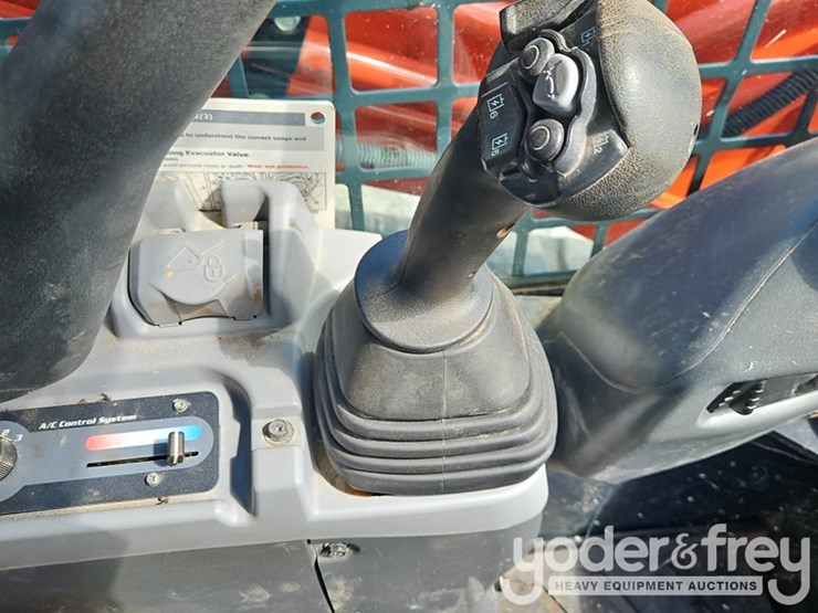 2023-kubota-svl97-2-image-27