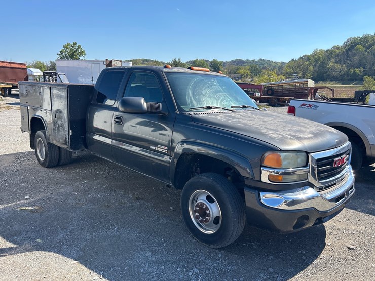 2004-gmc-3500-image-2