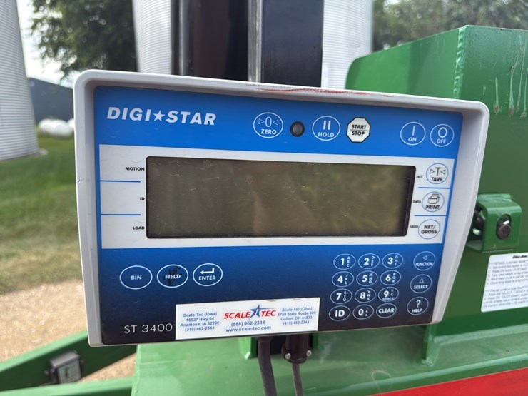 hitchdoc-model-hsc2200-double-seed-tote-tender-trailer-w/-hyd-power-station,-digistar-scale,-tandem-axle-image-7