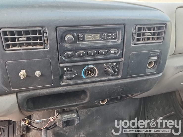 2000-ford-f650-xl-image-24