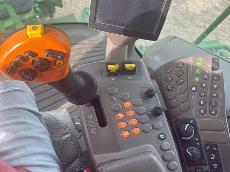 2012-john-deere-s550-image-18
