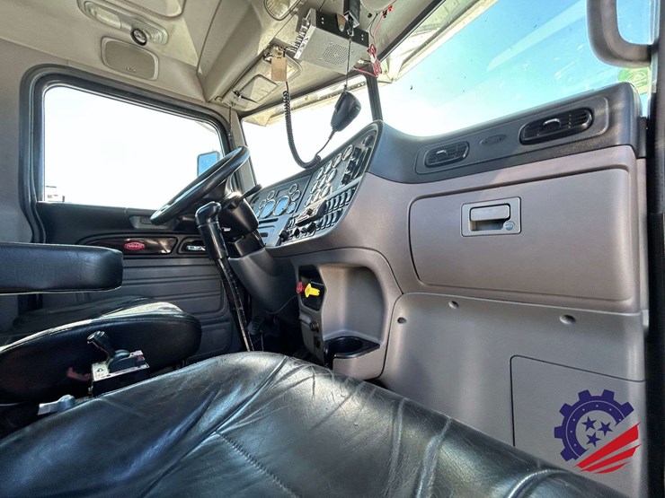 2018-peterbilt-389-image-103