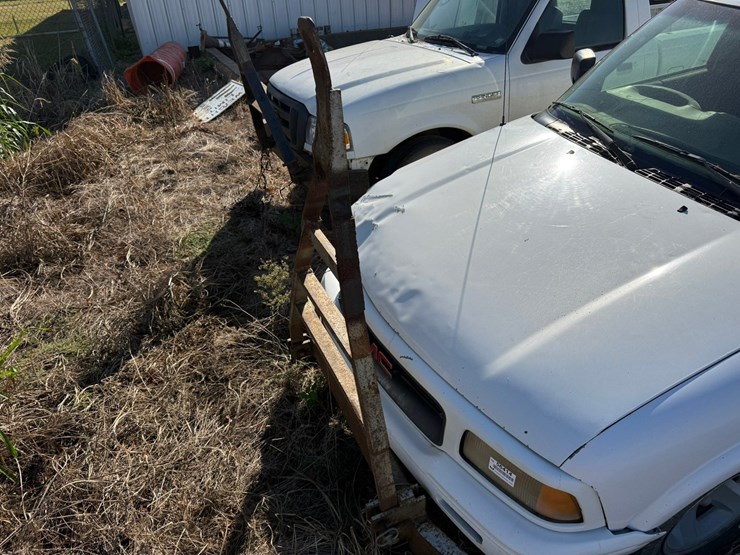 2002-chevrolet-s10-image-24