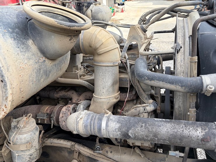 #59-•-1999-volvo-tri-axle-dump-truck-image-16