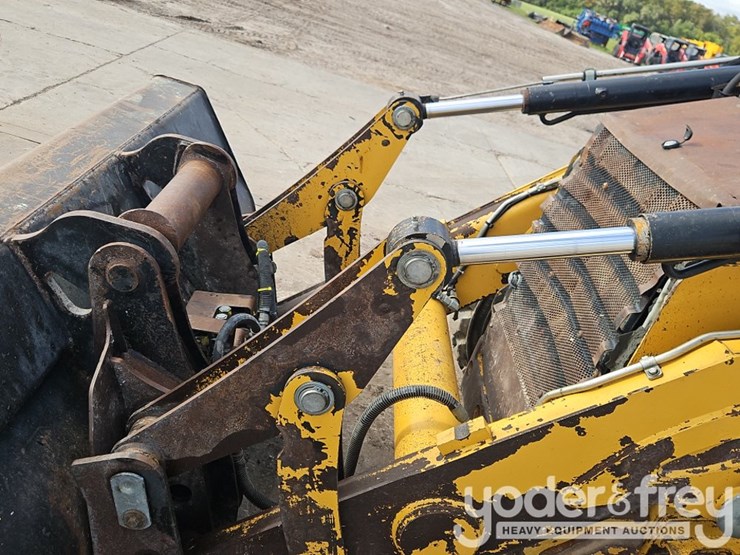 2018-caterpillar-420f2-it-image-12