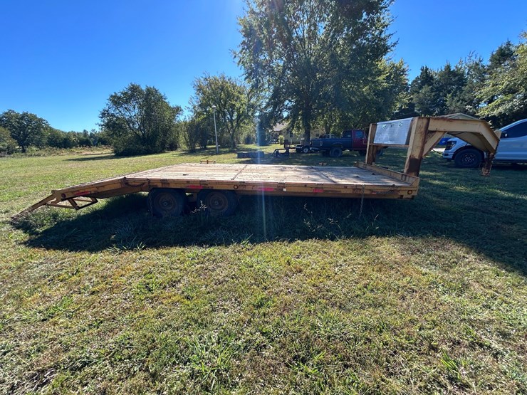 #93-•-20’-matthews-tandem-axle-gooseneck-trailer-image-10