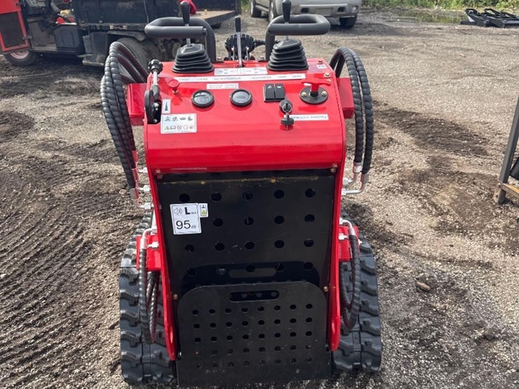 new-sd-lanch-co-mini-stand-on-skidloader-model-sdll60-image-7