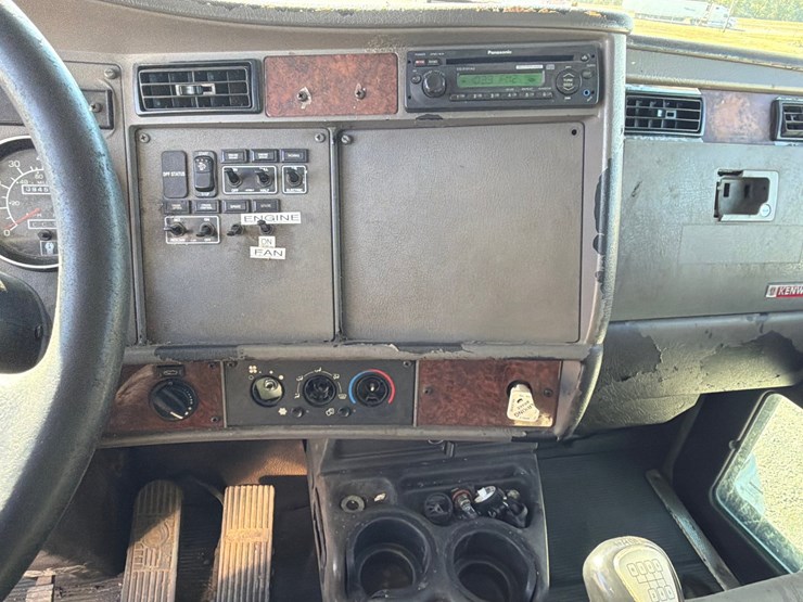 2008-kenworth-t300-image-30