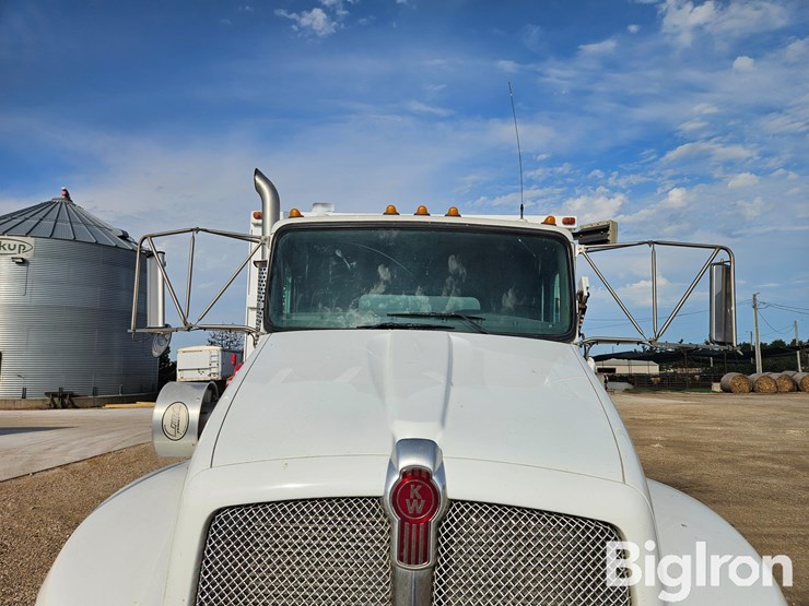 2013-kenworth-t370-image-11