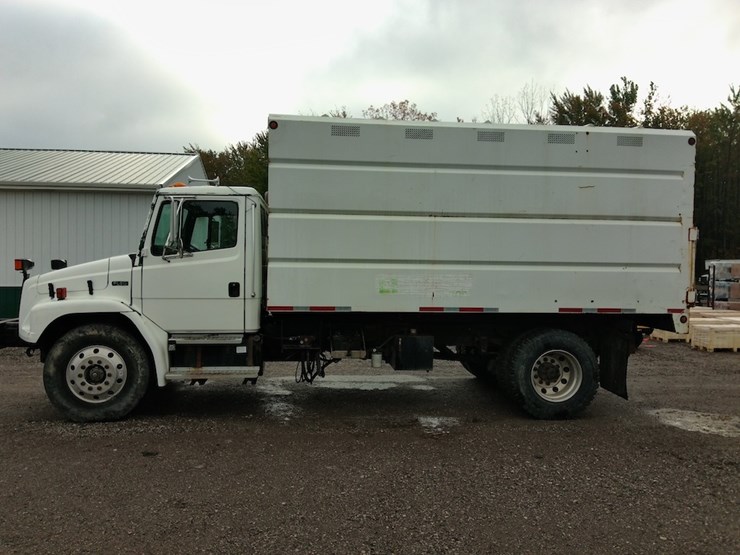 2001-freightliner-fl80-image-8