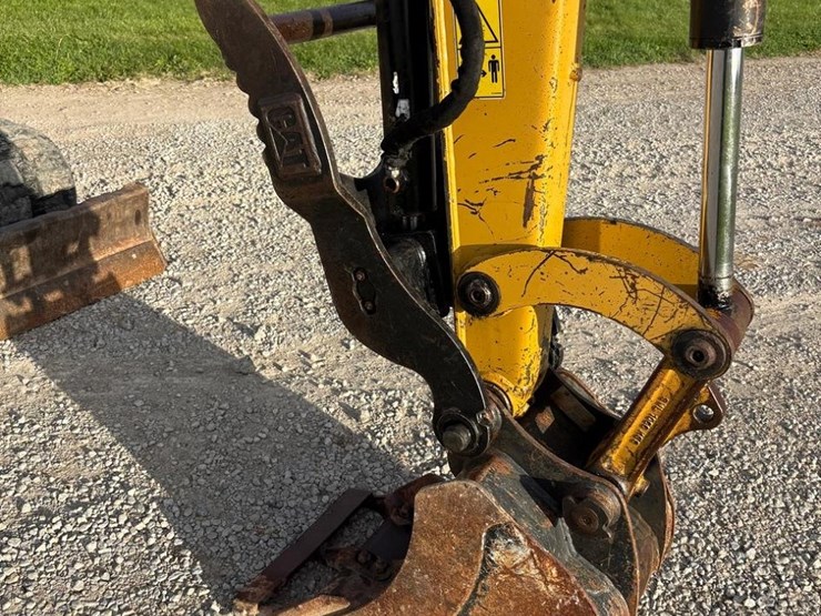 2014-caterpillar-305-image-9