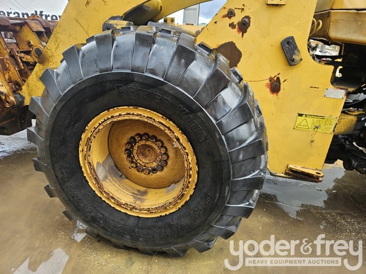 caterpillar-928f-image-11