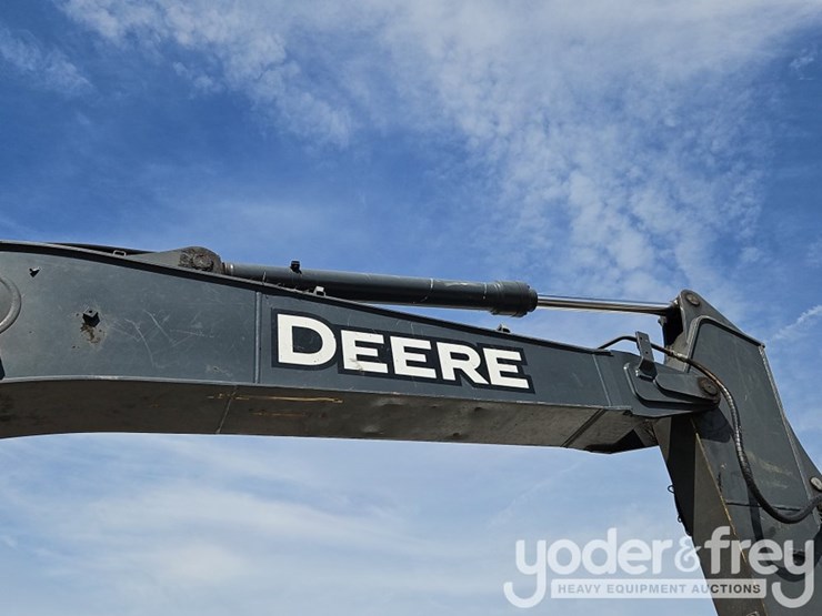 2019-deere-210g-image-16
