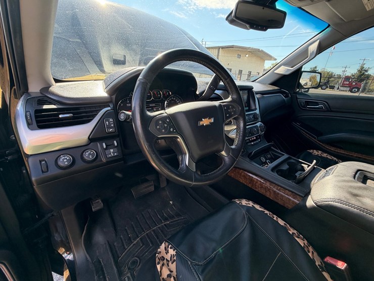 2015-chevrolet-tahoe-ltz-image-26