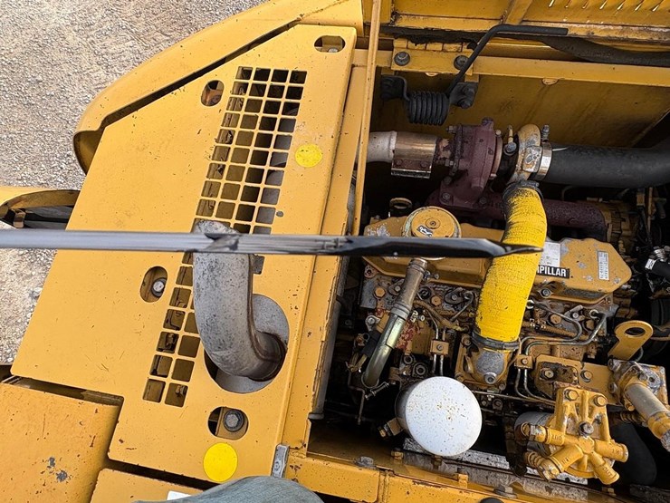 2004-caterpillar-311c-image-30