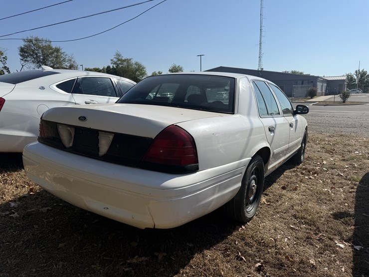 #46834-•-2008-ford-crown-victoria-sedan-2fafp71v68x125810-inv#46834-image-3