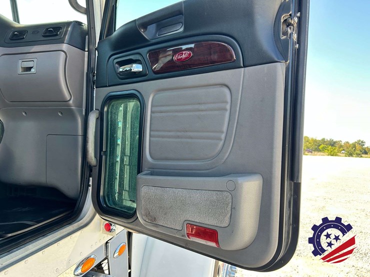 2018-peterbilt-389-image-98