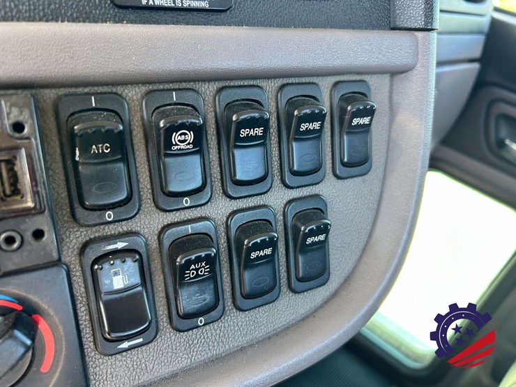 2018-peterbilt-389-image-91