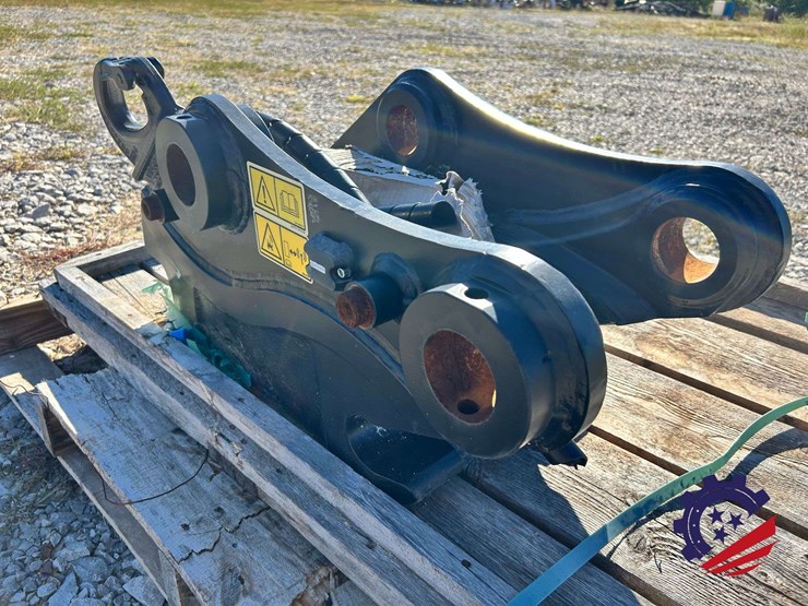 2023-caterpillar-573-image-3