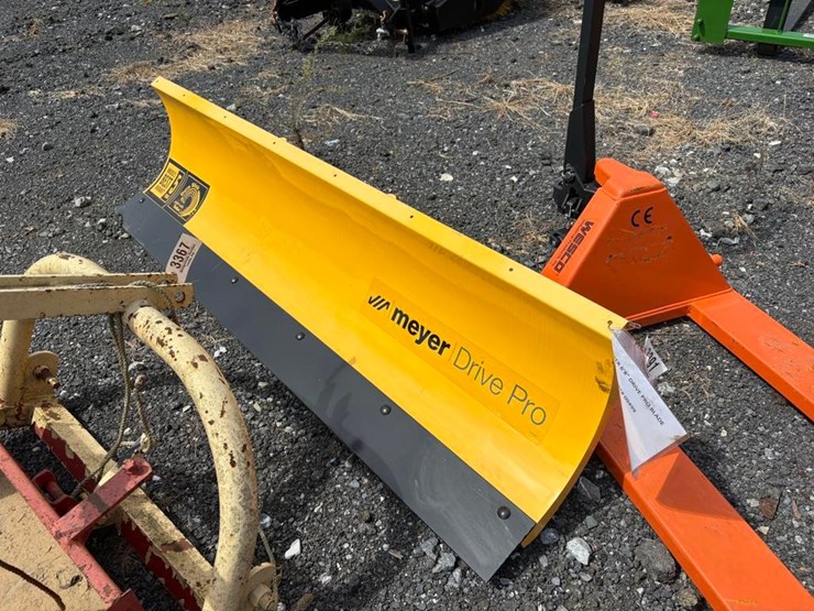 meyer-drive-pro-im-6'8"-snow-blade-image-1