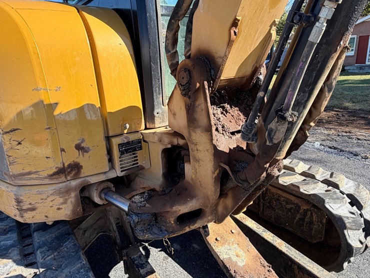 2018-caterpillar-305.5e2-image-13