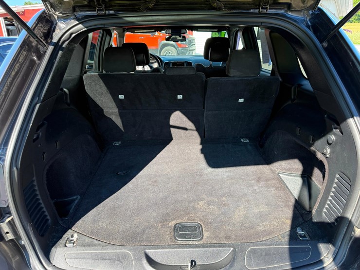 2014-jeep-grand-cherokee-laredo-image-17