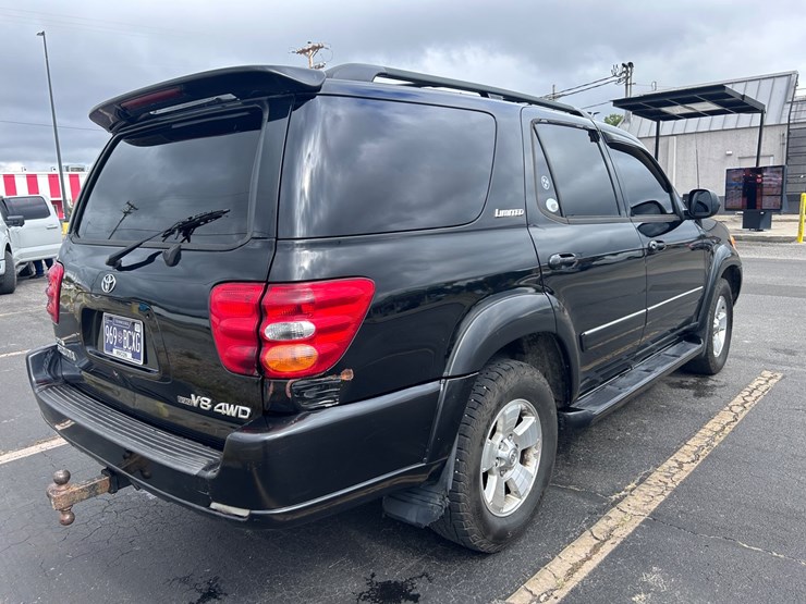 2004-toyota-sequoia-limited-image-7