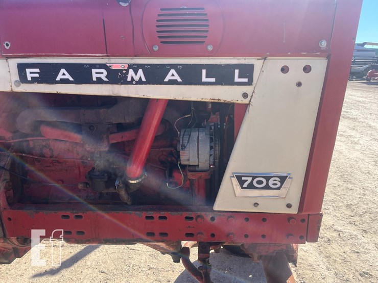 1964-case-ih-farmall-706-image-3