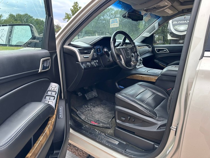 2017-gmc-yukon-denali-image-15